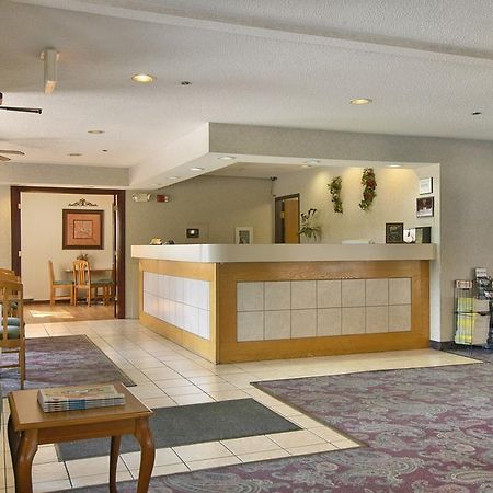 Baymont By Wyndham Muskegon Hotel Interior photo