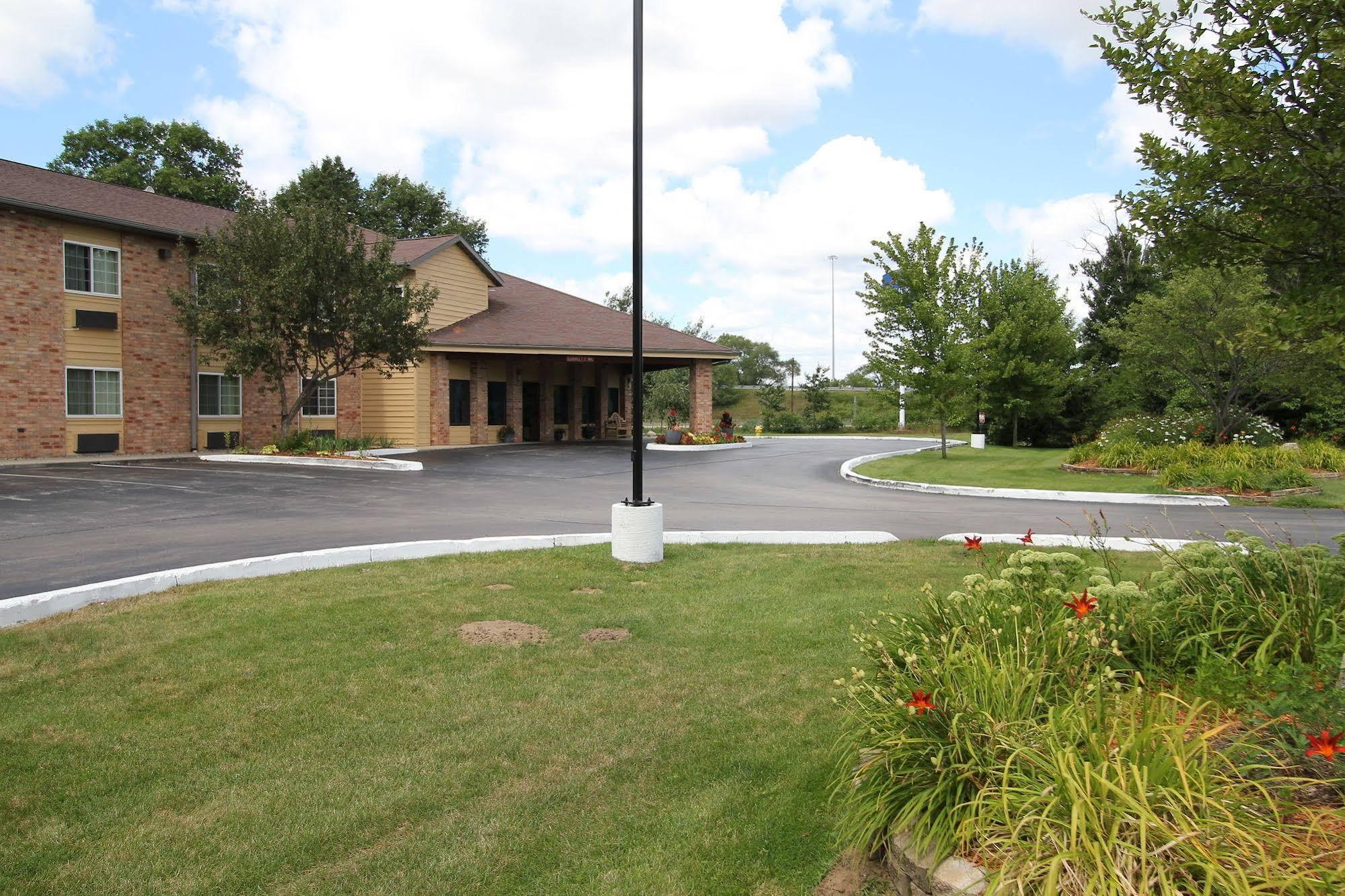 Baymont By Wyndham Muskegon Hotel Exterior photo