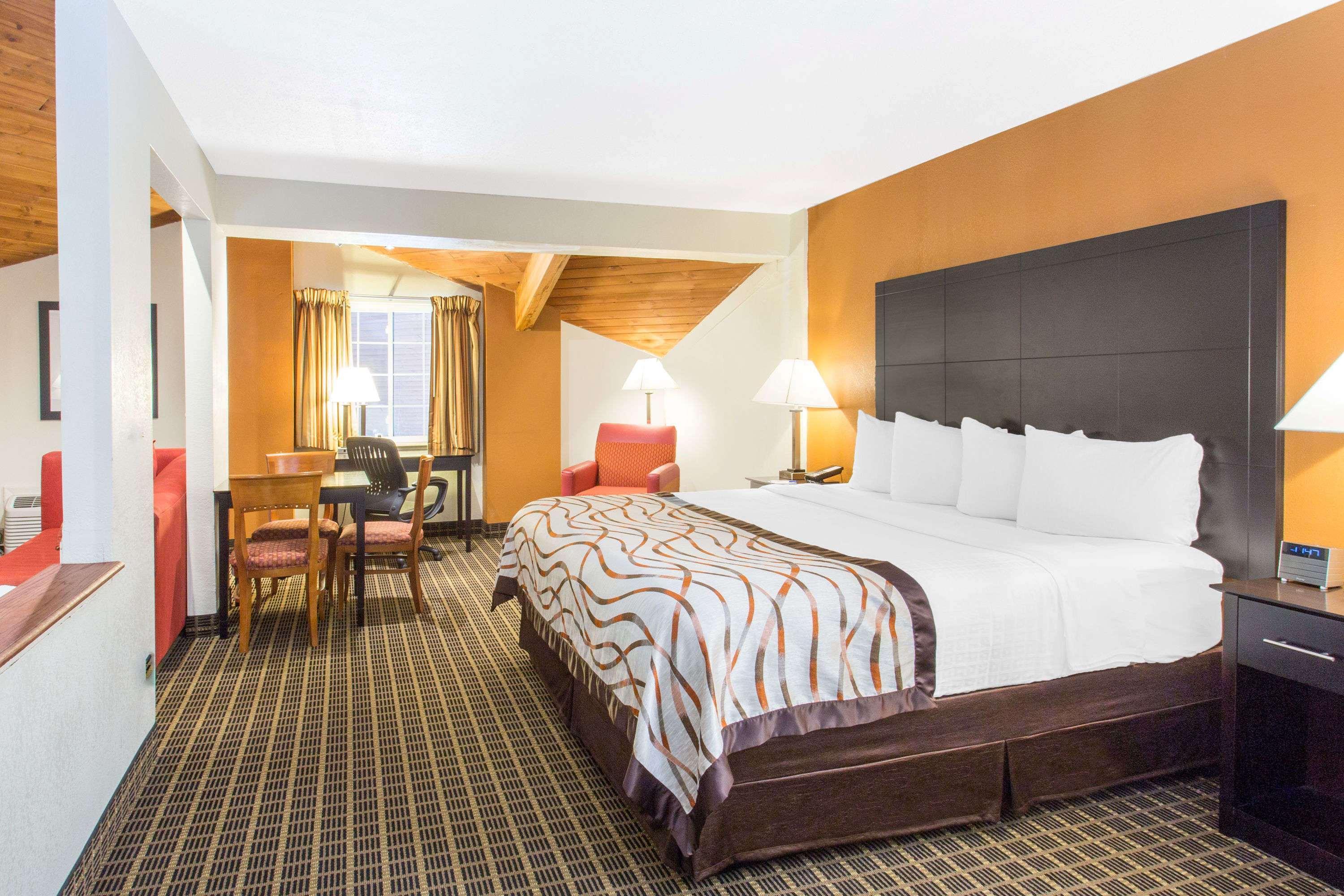 Baymont By Wyndham Muskegon Hotel Exterior photo