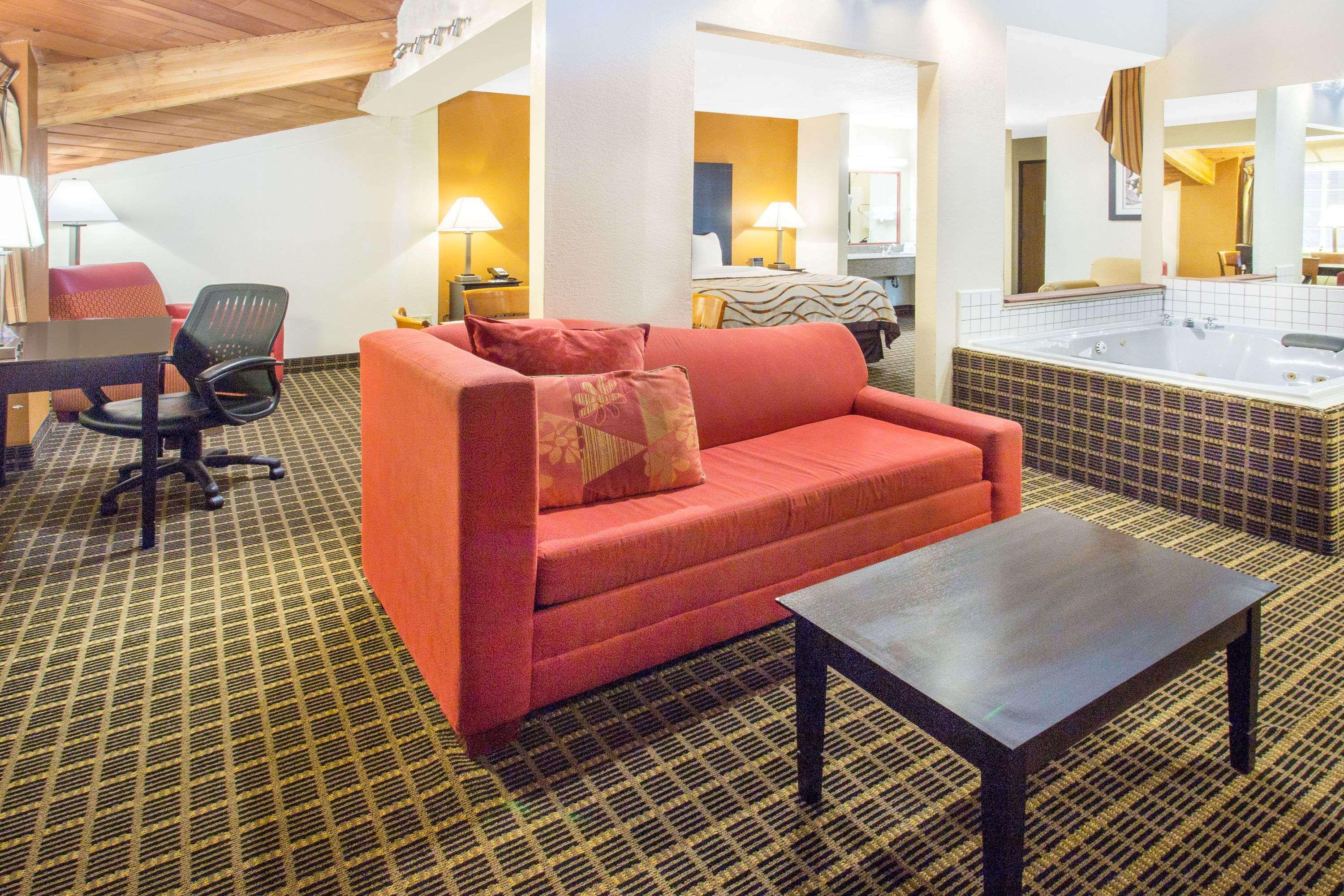 Baymont By Wyndham Muskegon Hotel Exterior photo