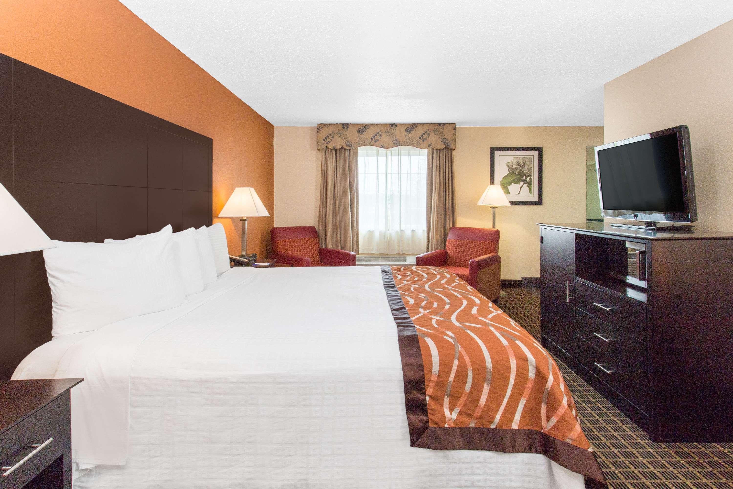 Baymont By Wyndham Muskegon Hotel Exterior photo