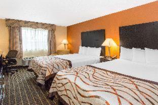 Baymont By Wyndham Muskegon Hotel Room photo