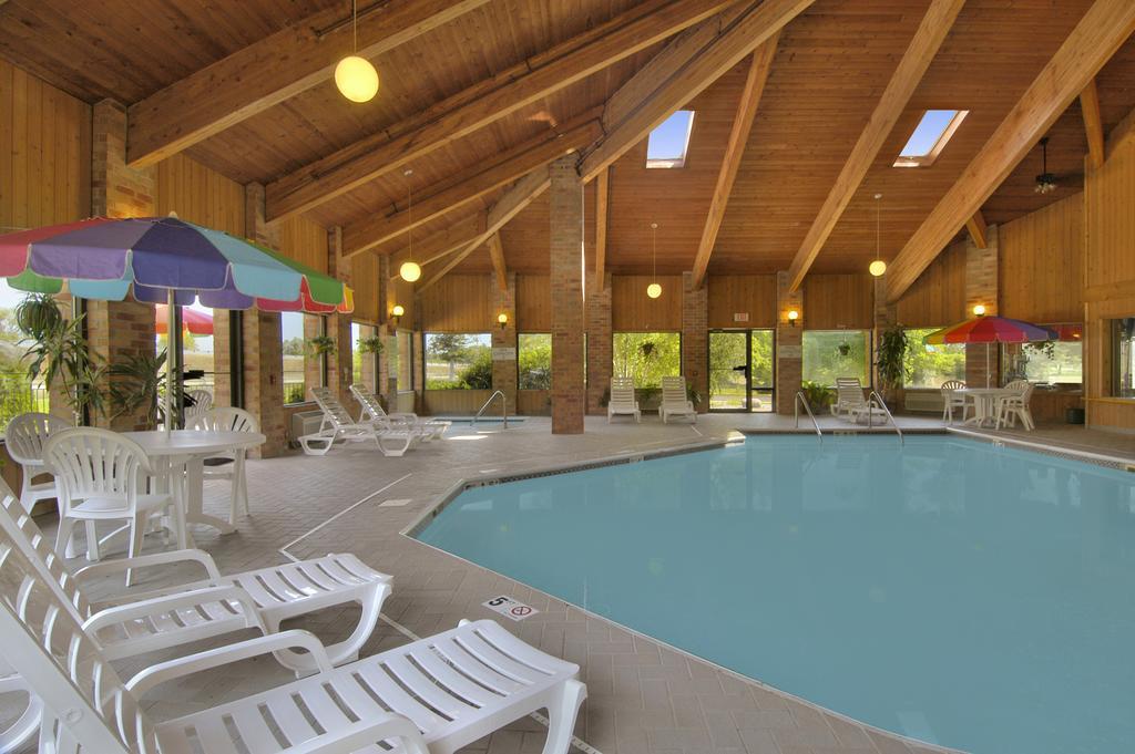 Baymont By Wyndham Muskegon Hotel Exterior photo
