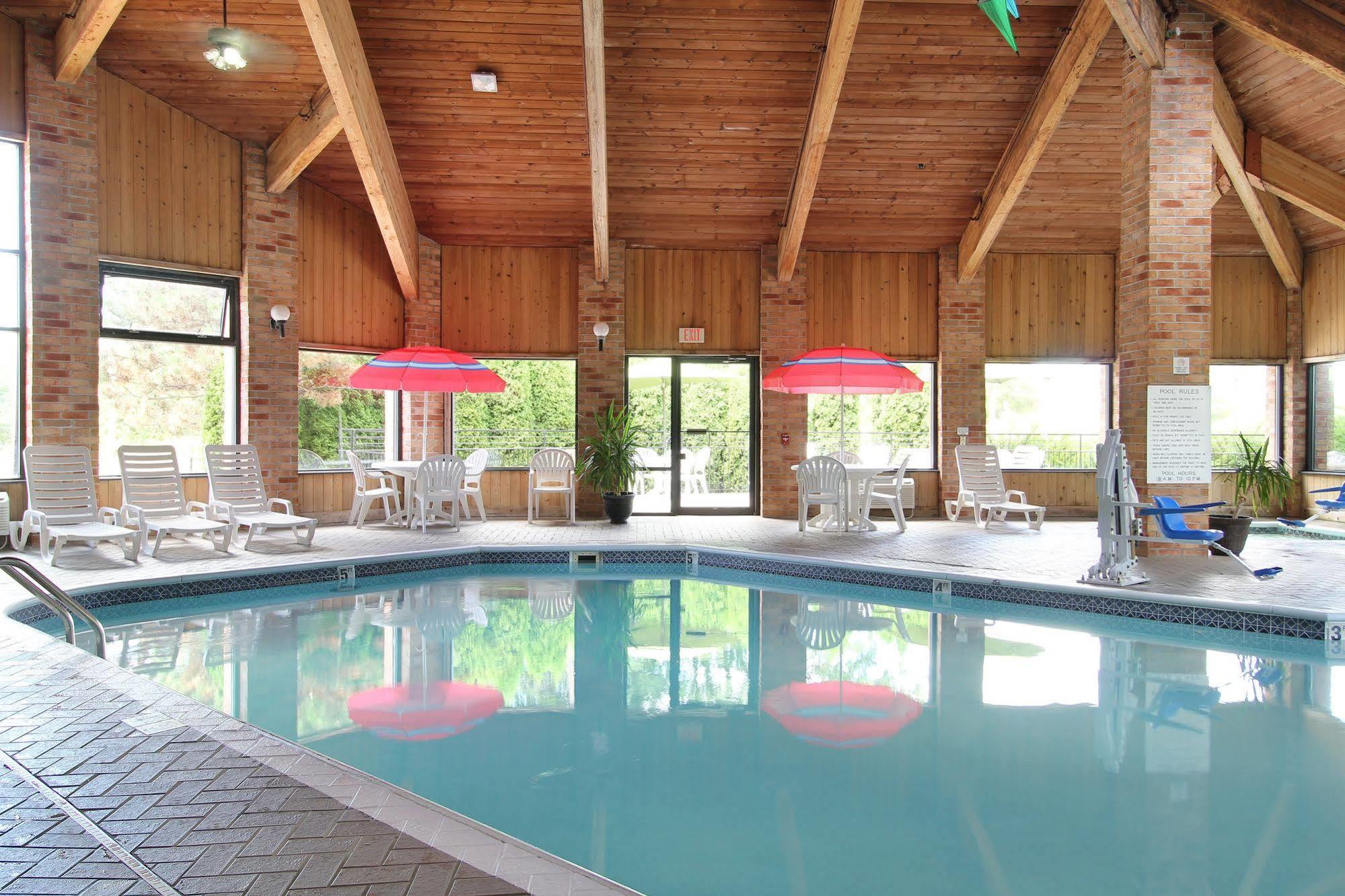 Baymont By Wyndham Muskegon Hotel Exterior photo