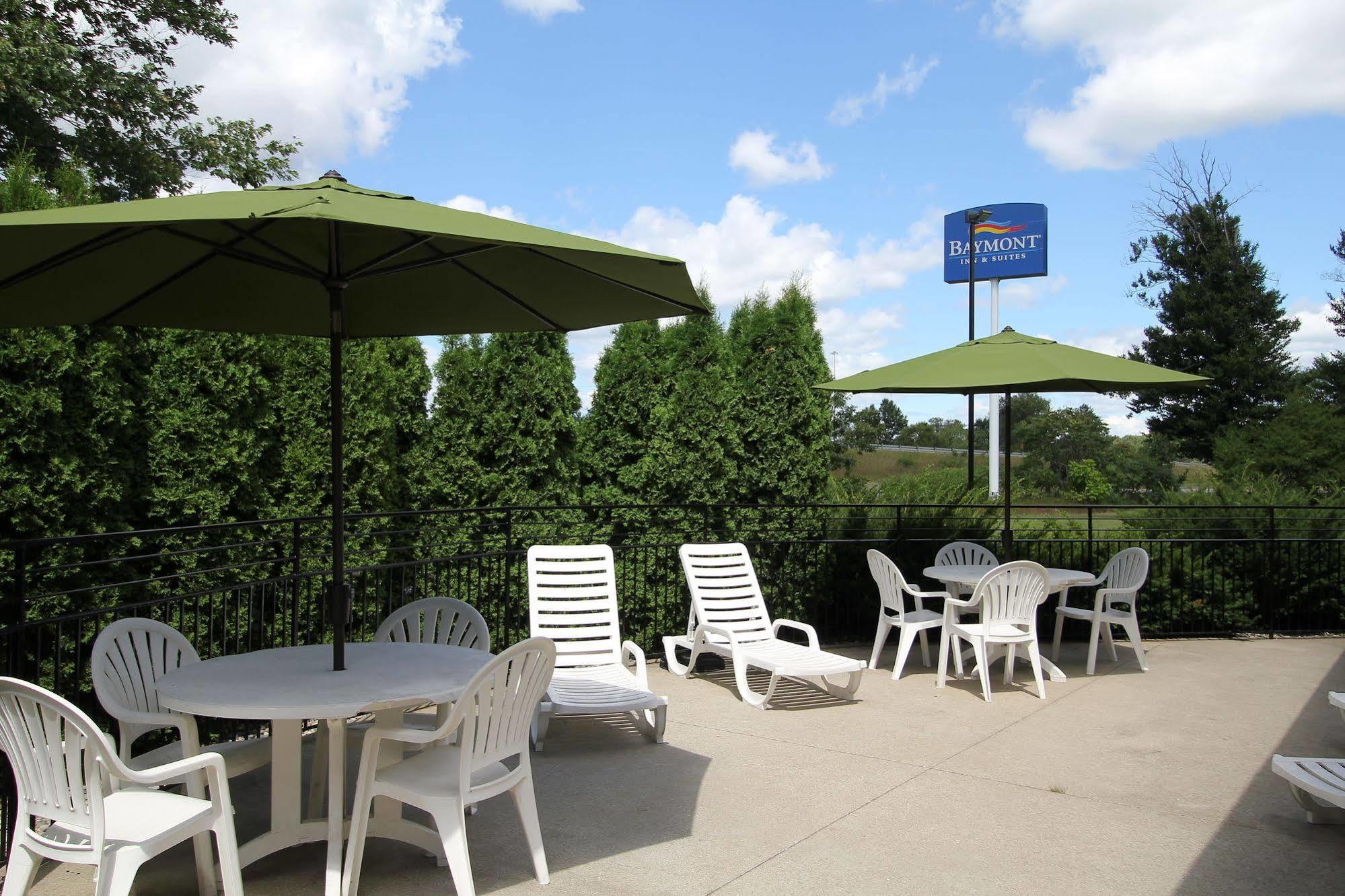 Baymont By Wyndham Muskegon Hotel Exterior photo