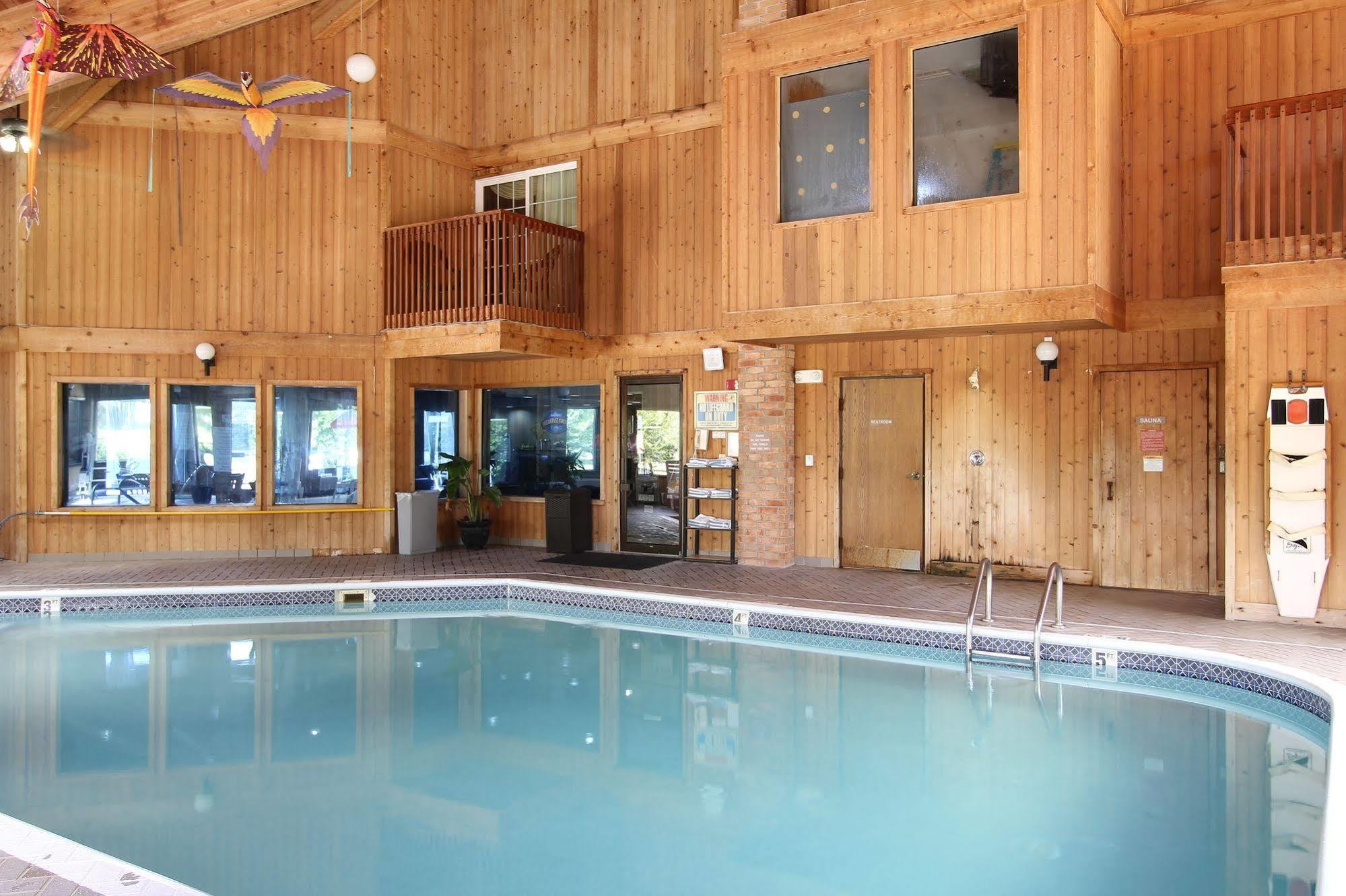 Baymont By Wyndham Muskegon Hotel Exterior photo